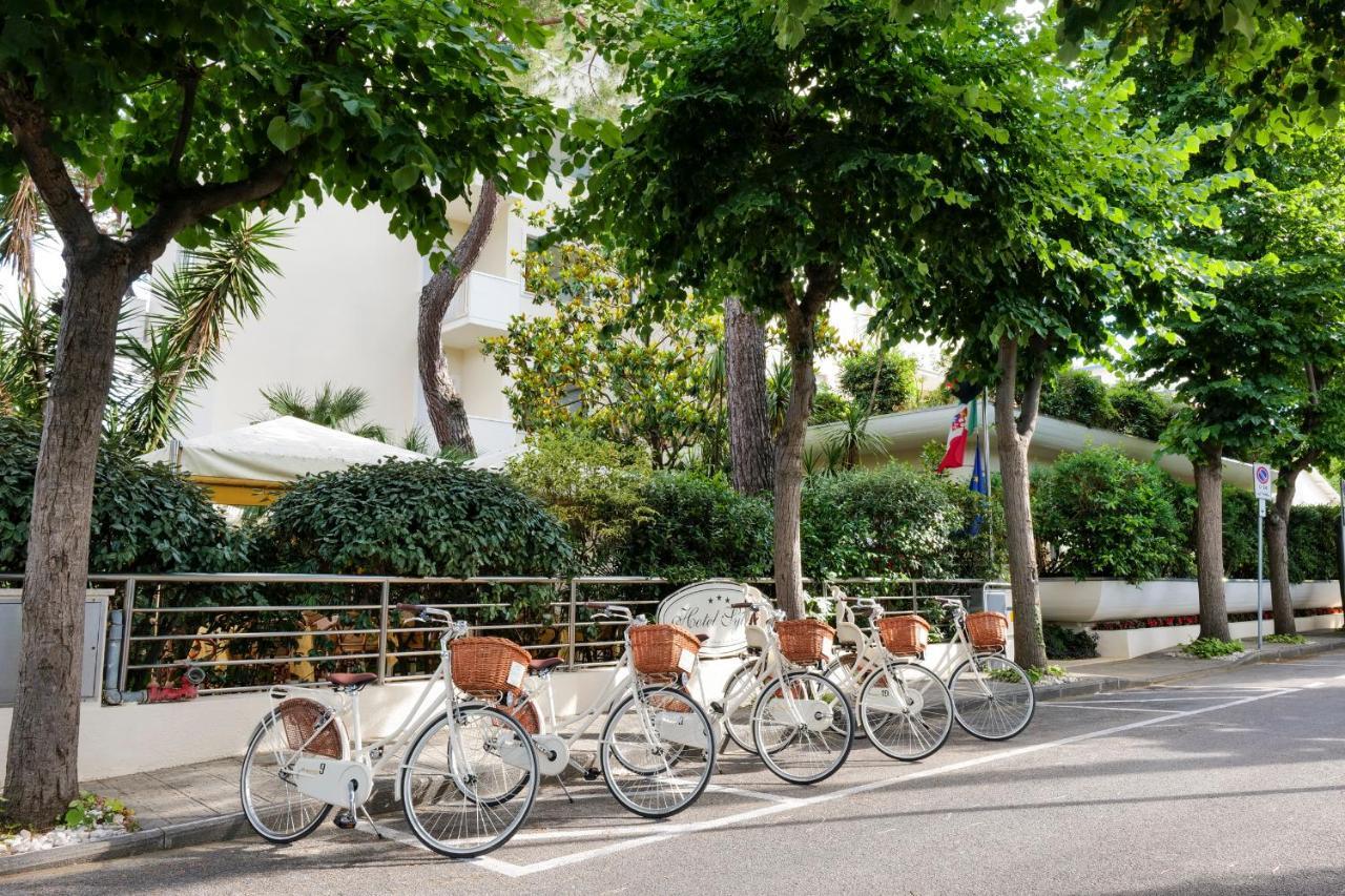 Hotel Sylvia ลิโด ดิ กามาโยเร ภายนอก รูปภาพ