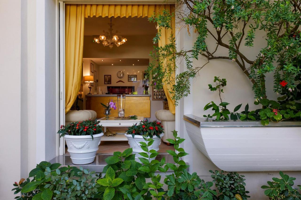 Hotel Sylvia ลิโด ดิ กามาโยเร ภายนอก รูปภาพ