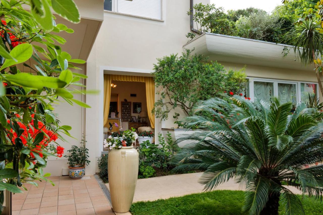 Hotel Sylvia ลิโด ดิ กามาโยเร ภายนอก รูปภาพ