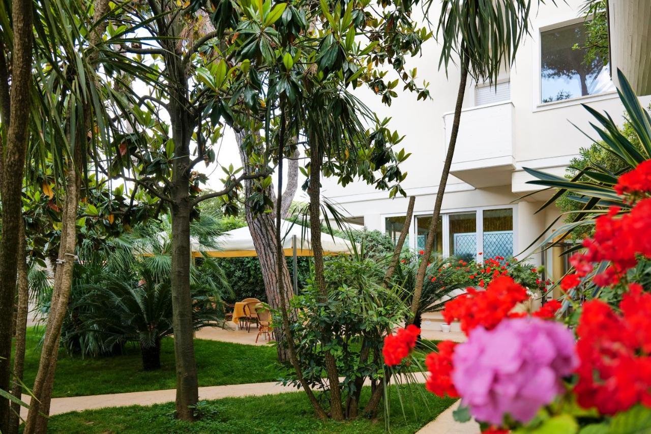 Hotel Sylvia ลิโด ดิ กามาโยเร ภายนอก รูปภาพ