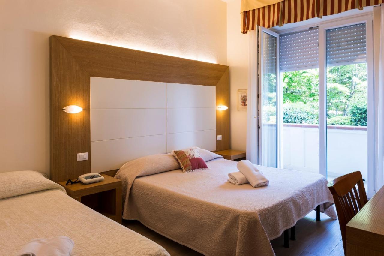 Hotel Sylvia ลิโด ดิ กามาโยเร ภายนอก รูปภาพ