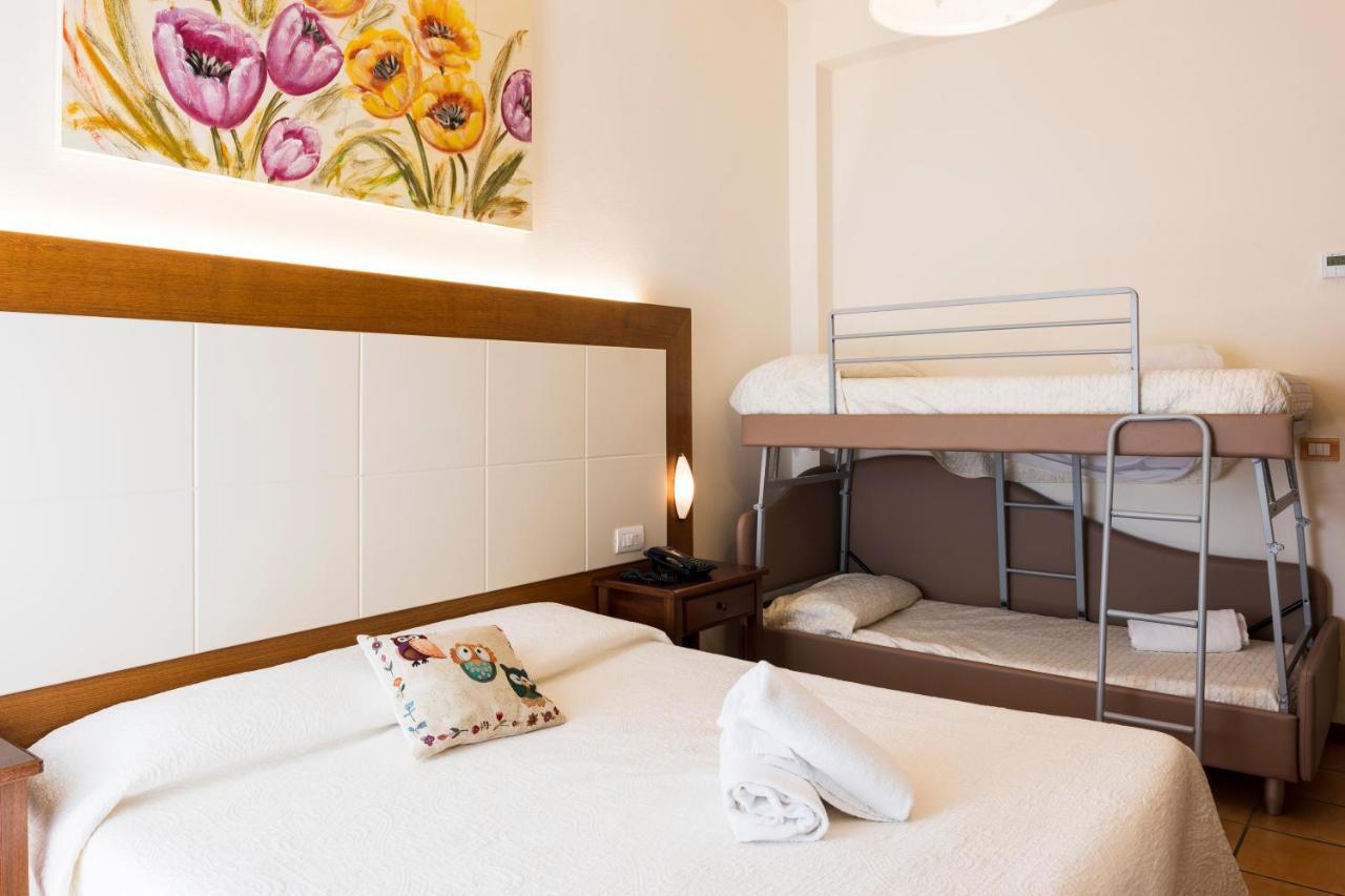 Hotel Sylvia ลิโด ดิ กามาโยเร ภายนอก รูปภาพ
