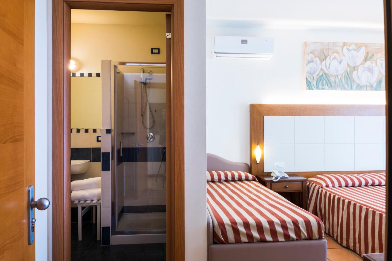 Hotel Sylvia ลิโด ดิ กามาโยเร ภายนอก รูปภาพ