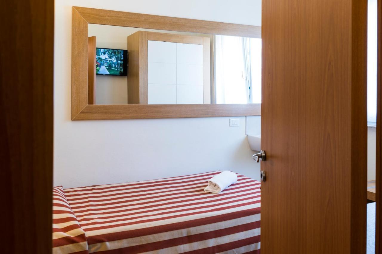 Hotel Sylvia ลิโด ดิ กามาโยเร ภายนอก รูปภาพ